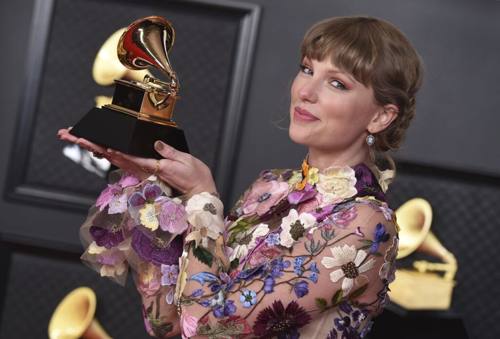 Taylor Swift is the queen of pop singing world won Grammy Award at the age of 20