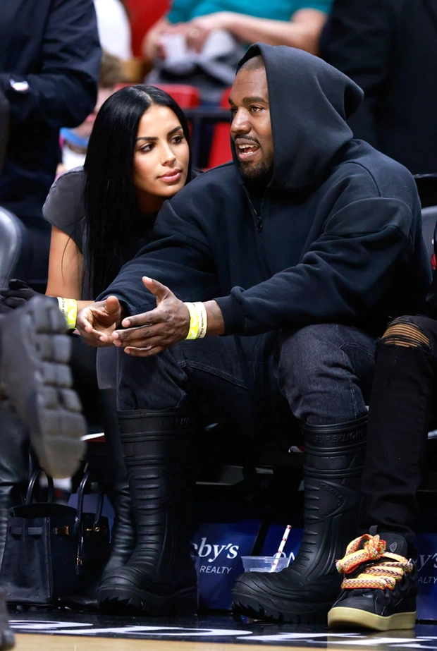Billionaire Kim Kardashians divorce finalized 8
