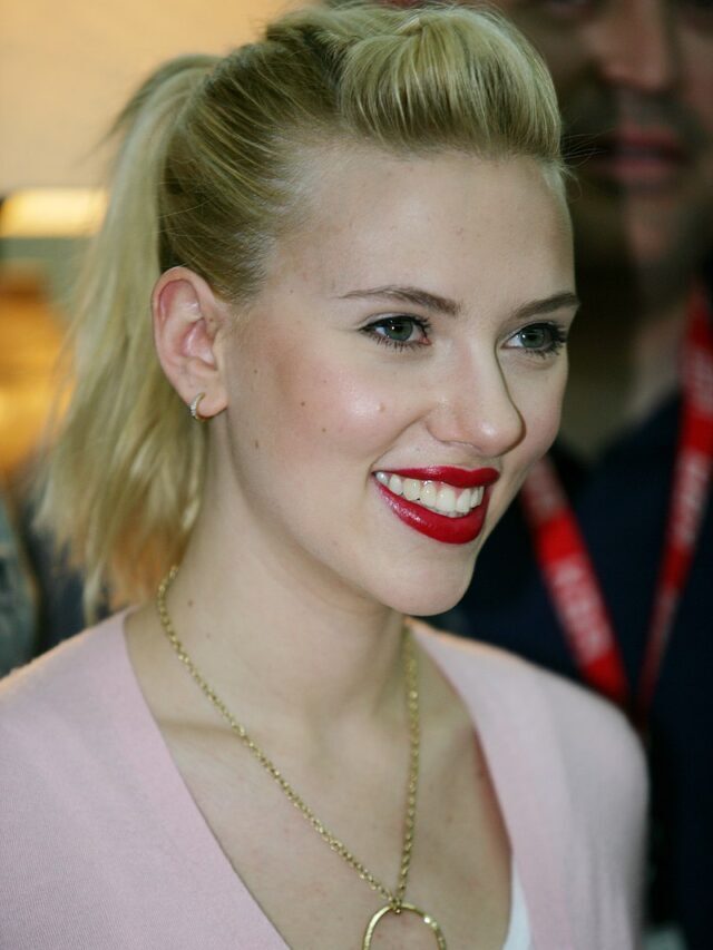 Scarlett Johansson Makes Rare Comment for Ex-Husband Ryan