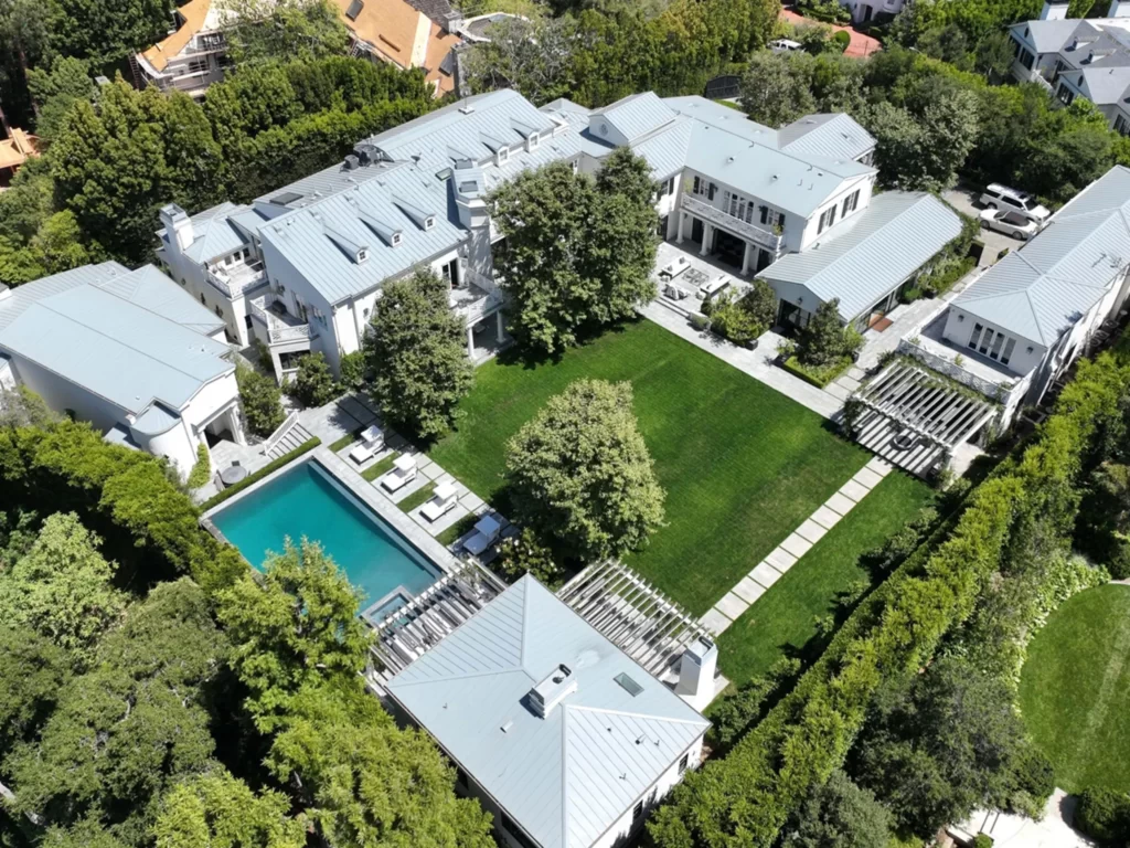 Jennifer Lopez and Ben Affleck Reportedly Buy 60 Million L.A. Mansion