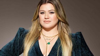 Kelly Clarkson enjoys being open and honest with her fans