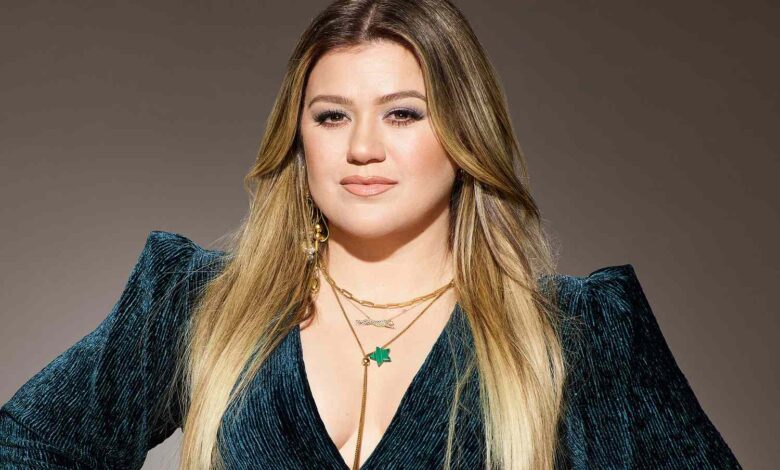 Kelly Clarkson enjoys being open and honest with her fans