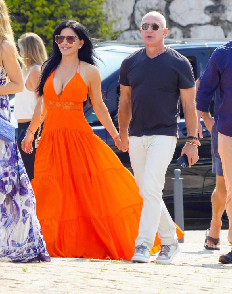Lauren Sanchez and Jeff Bezos are having a great time together 1